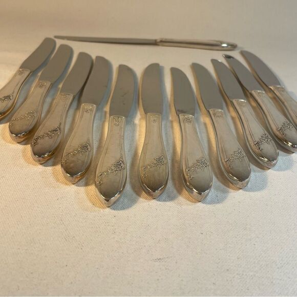 4 knives ~ Oneida Community Tudor Plate Flatware ~ Queen Bess II - Picture 9 of 14